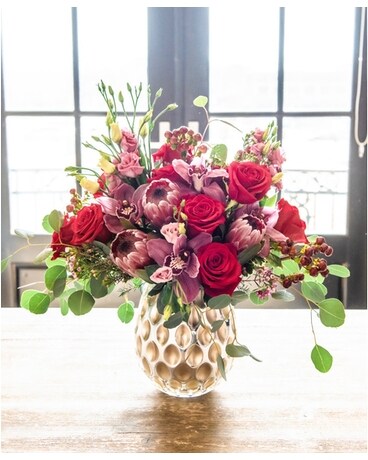 Luxe Line Romance - Large Flower Arrangement