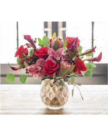 Luxe Line Romance - Medium Flower Arrangement