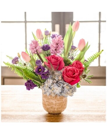 Short Ivory Weave Vase Design Flower Arrangement