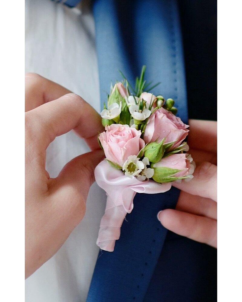 フラワー・ガーデニング corsage no.774 Passionate Petals Corsage in Winnetka, CA | HK Flowers
