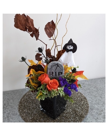 Ghostly Gardens owT176-1a Flower Arrangement