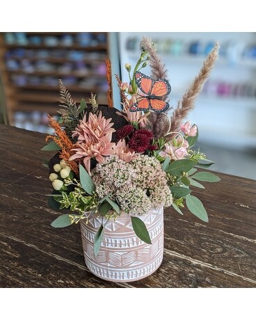 Fall Flutterings ow23f008 Flower Arrangement
