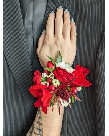 Corsages Delivery Lawrence KS - Owens Flower Shop Inc.
