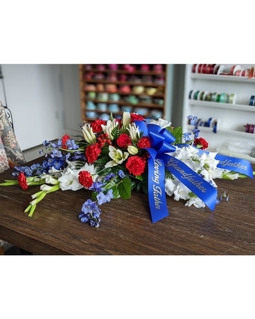 Freedom Casket Funeral Casket Spray Flowers