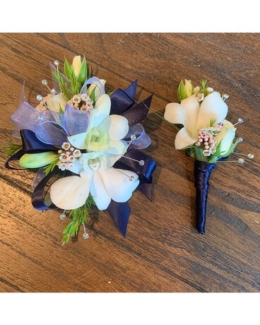 White, navy Corsage