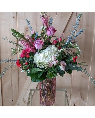 Blushing Romance ow22v009a Flower Arrangement