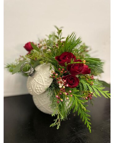 Elegant Christmas Flower Arrangement