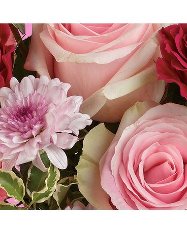 SOFT & LOVELY PINKS DESIGNER'S CHOICE Flower Arrangement