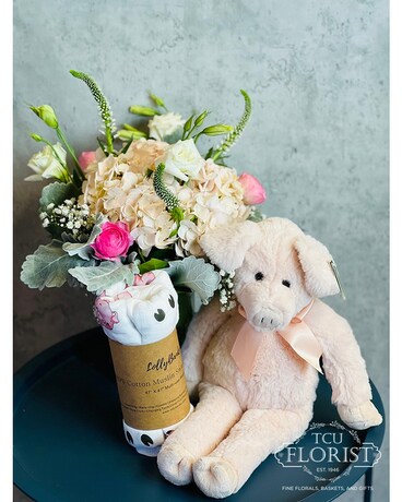 Pig And A Blanket Gift Set Flower Arrangement