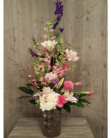 Pretty in Pink Flower Arrangement