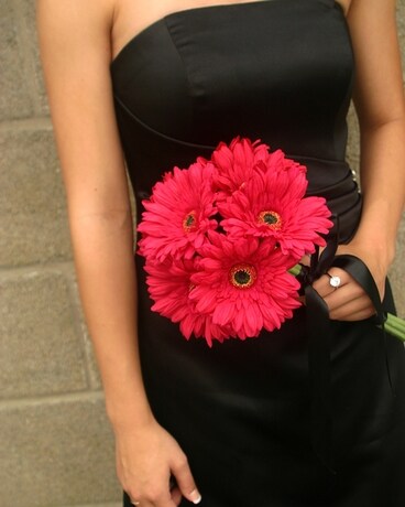Gerbera Dance Handheld Flower Arrangement