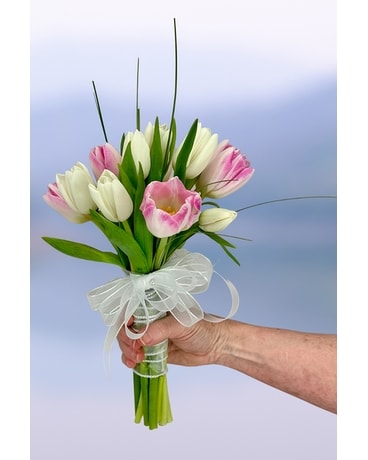 Tulip Handheld Bouquet
