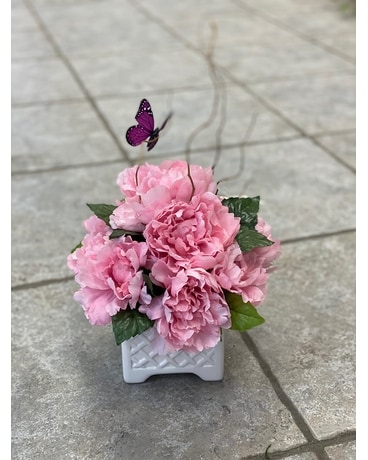 Butterfly Terrace Artificial Arrangement Flower Arrangement