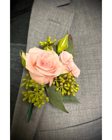 Classic Live Boutonniere Flower Arrangement