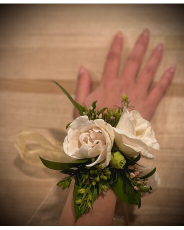 Elegant Live Corsage Flower Arrangement