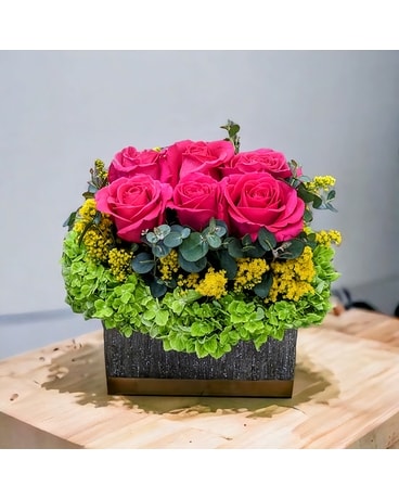 Uptown Rose Affair Flower Arrangement