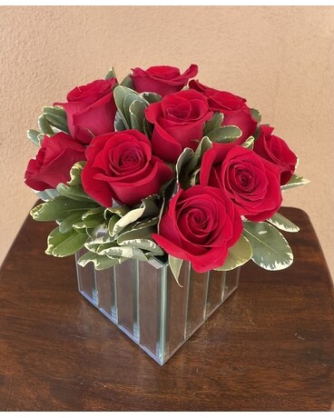 Simple Glam Flower Arrangement