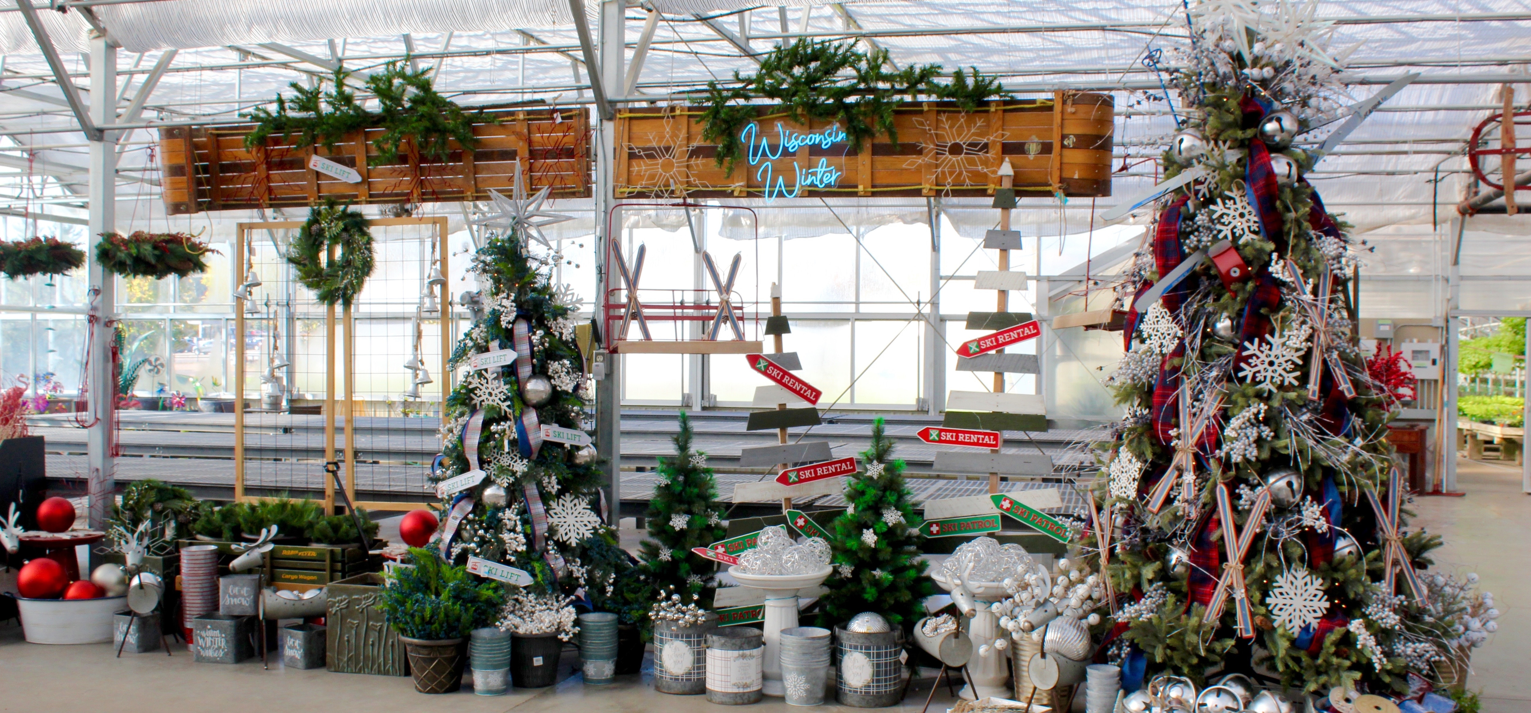 Flower Delivery to Eau Claire by May's Floral Garden, Inc.