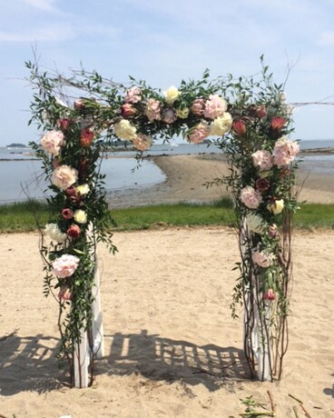 Beachy Arbor Wedding Arrangement
