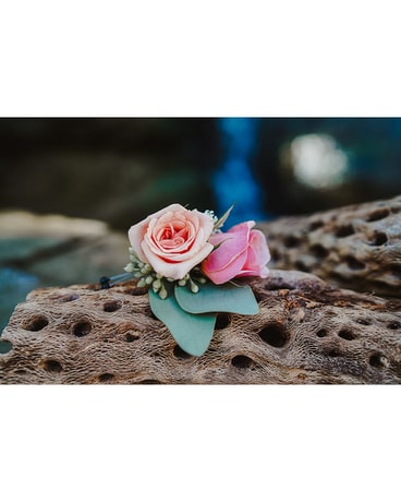 Spray Rose Boutonniere Peach