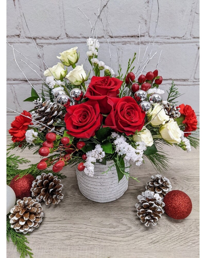 Xmas仕様rococo調antique flowerリース38㎝ Christmas Classic in Raritan NJ - Angelone's Florist & Flower Delivery