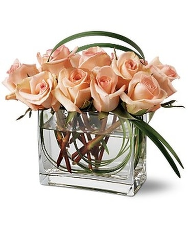 Teleflora's Peaches and Creme Bouquet Flower Arrangement