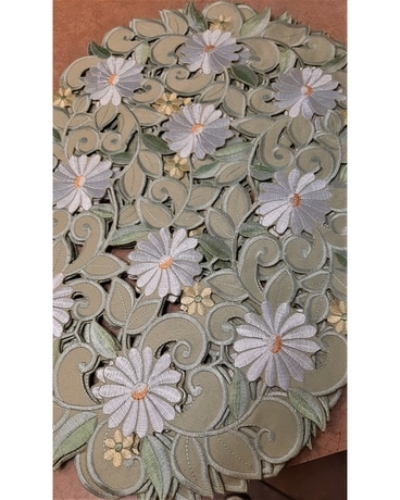 Daisy Table Runner Gifts