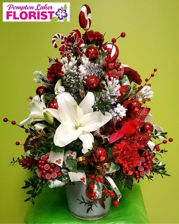 Cardinal Peppermint X-mas Tree Flower Arrangement