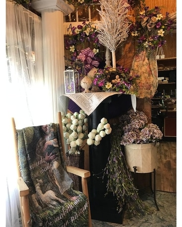 SIGHTS OF HOME Flower Arrangement