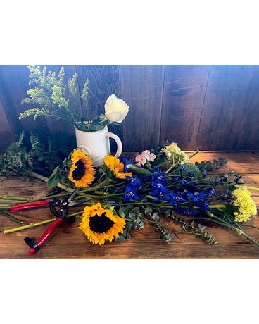 Seasonal Arrangement Workshop: SEPT 24 Flower Arrangement