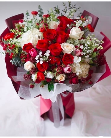 The Evelyn Bouquet Flower Arrangement