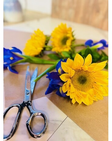 Van Gogh Inspired Workshop Flower Arrangement
