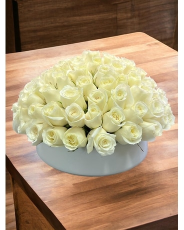 Chic Romantic Roses WH Flower Arrangement