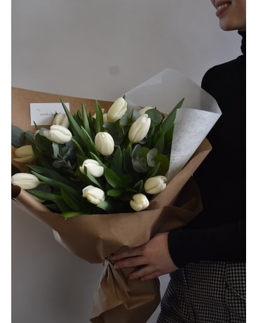 White Tulipes Flower Arrangement