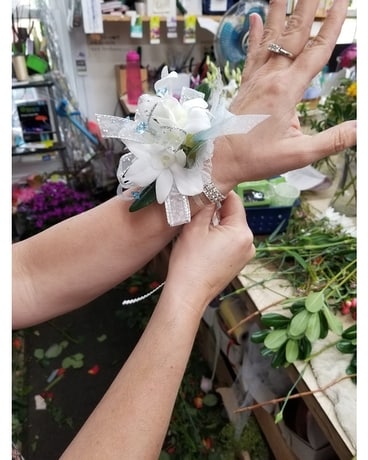 Rhinestone Wristlet Flower Arrangement