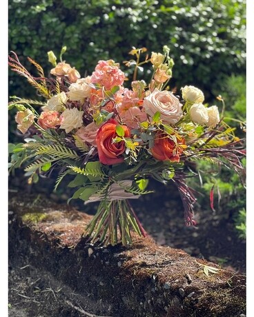 Free form Luxe Beauty Flower Arrangement