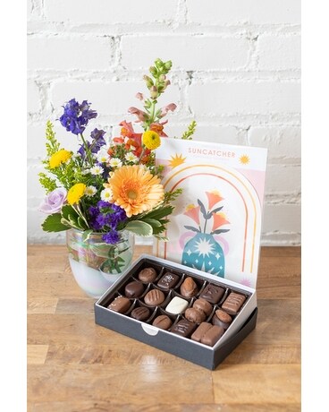 Summer's Here Gift Set Flower Arrangement