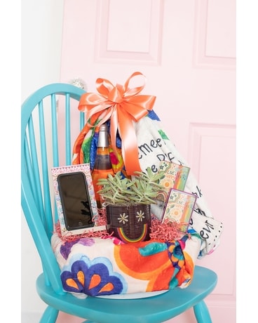Congrats Grad Gift Set Flower Arrangement