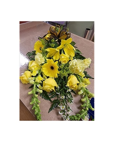 Truman High School golden mix with roses bouquet. Bouquet