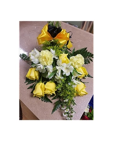 Truman High School half dozen with mixed flowers b Flower Arrangement