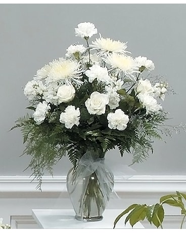 White Wonder Sympathy Arrangement