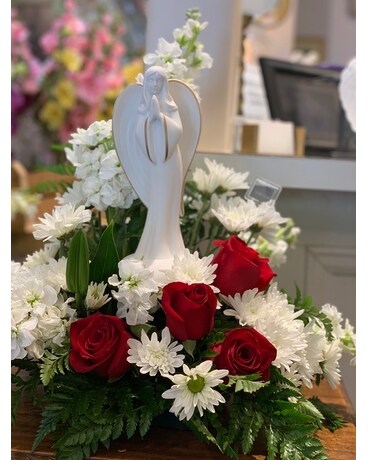 guiding light bokay with red roses Flower Arrangement