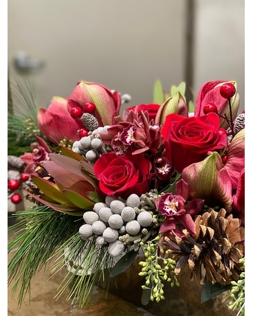 THE HOLIDAY BOX Flowers