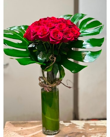 SIMPLY ROSES Flower Arrangement