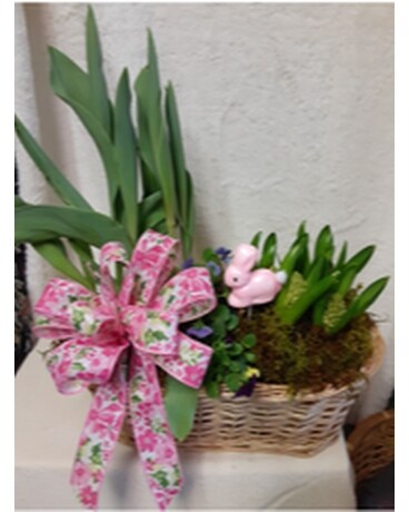 Combination Peanut Basket Flower Arrangement