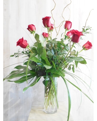 Modern Dozen (4872) Flower Arrangement