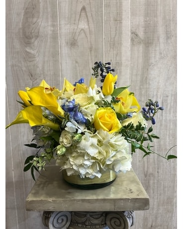 Golden Smiles Flower Arrangement