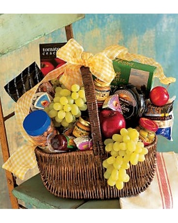 Gourmet Picnic Basket (TF157-1) in Dallas TX - Petals & Stems Florist
