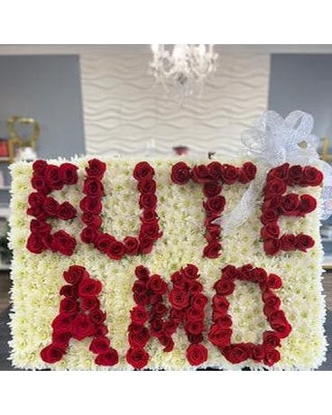 EU TE AMO SPRAY Flower Arrangement