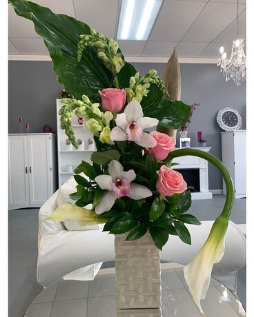 Sweetest Kiss Flower Arrangement
